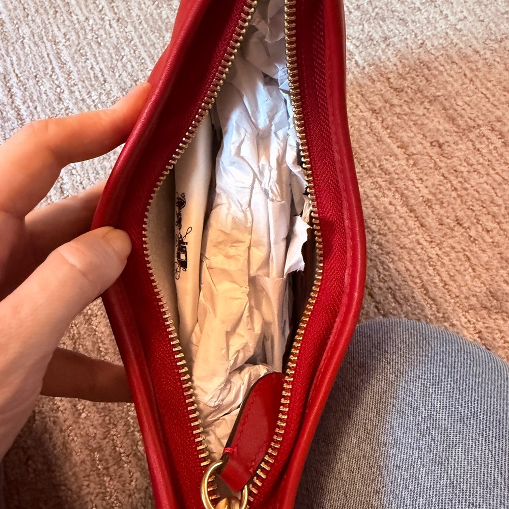 Coach BNWT Red Curve Zip Re-edition Bag - Picture 5 of 6